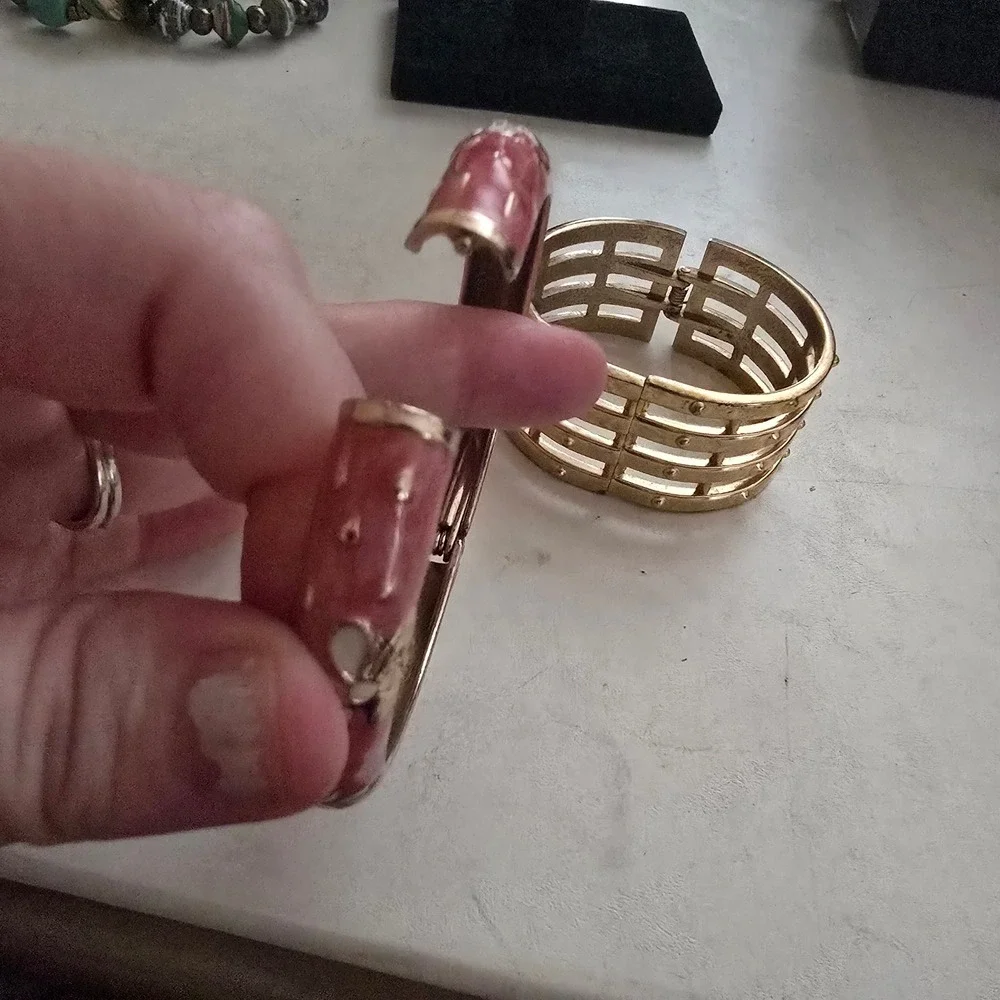 Vintage Style Enamel Gold Tone Bangle Bracelet Lot Floral Cage Textured 3pc Set